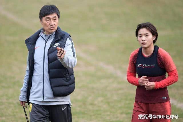 韩旭上半场表现亮眼，斩获10分3篮板助球队拼搏